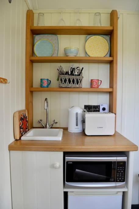 The Shepherd'S Hut @ Chichester Cottage Exterior photo